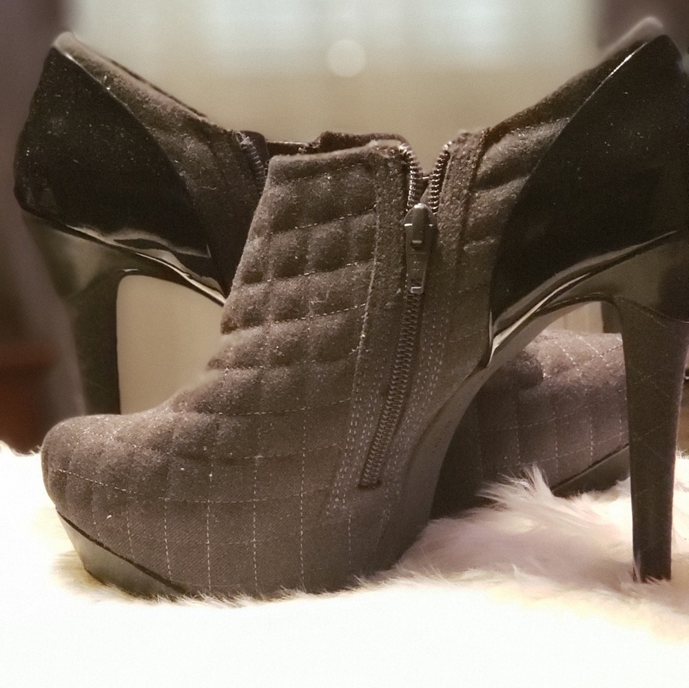 Closed toe heels.